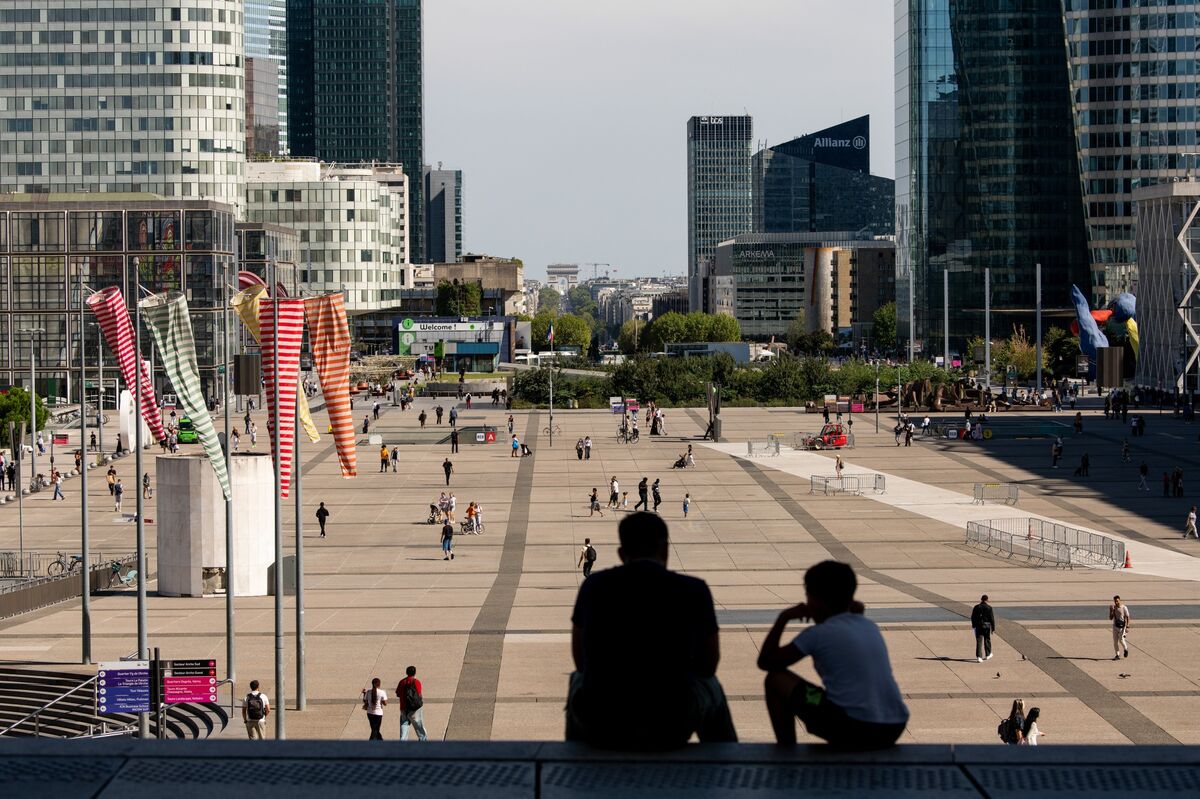 Amundi Sees Dip Buying on French Bonds, Stocks After Selloff