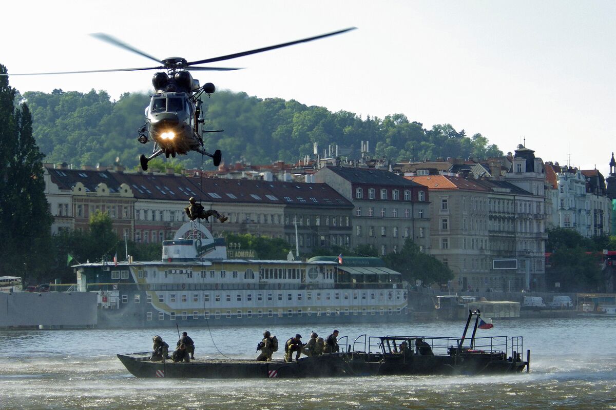 Czechs Plan $14 Billion Deficit With Bigger Spending on Defense