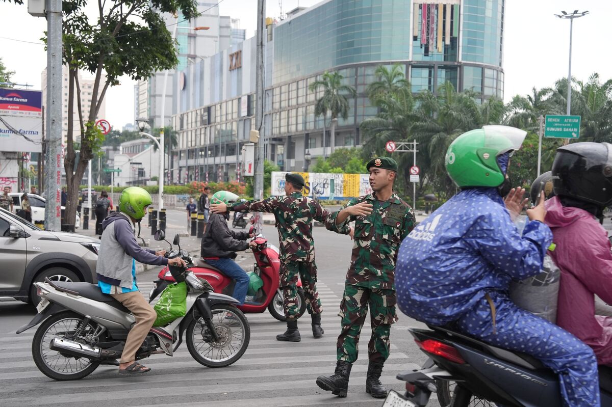 Indonesia, Thai Market Outlooks Buffeted by Political Risk