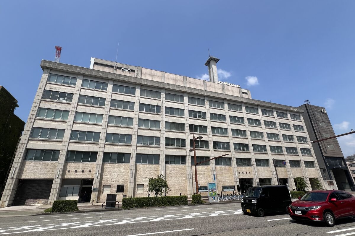 Best-Performing Japan Bank Plays BOJ Outlook With Short Debt