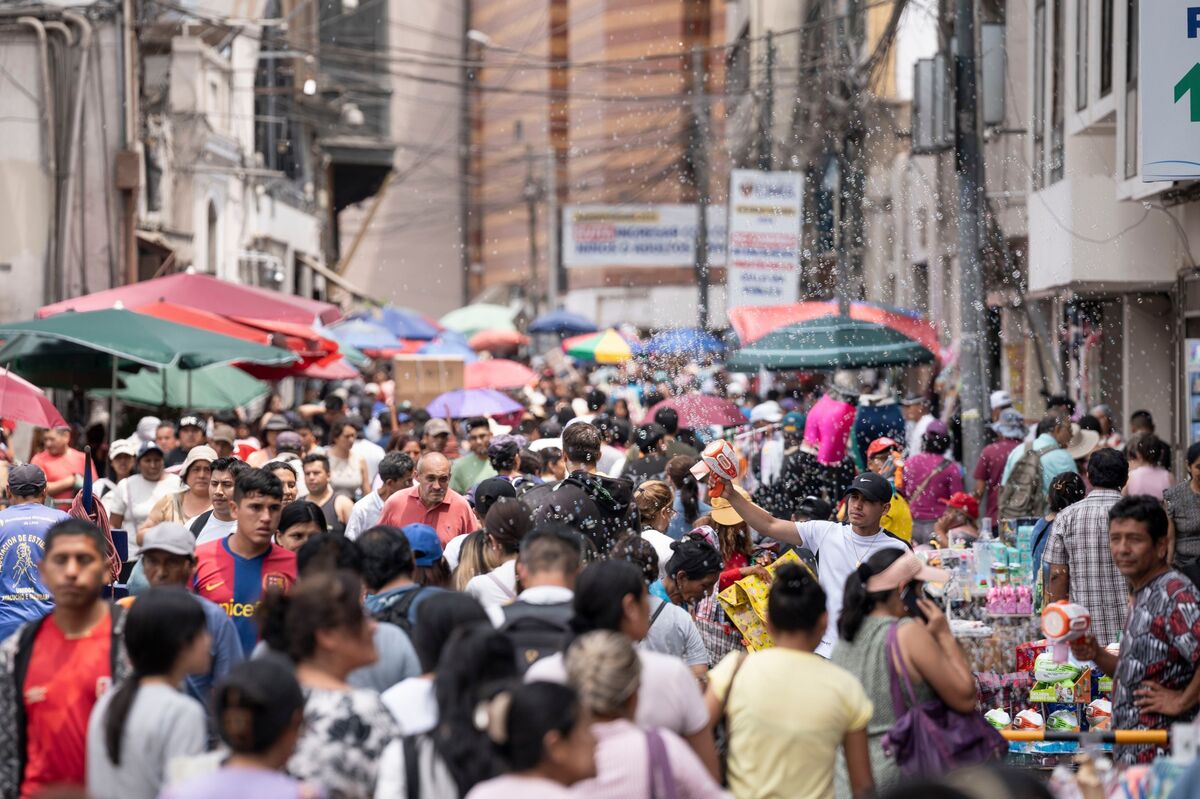 Peru Holds Interest Rate as Policymakers Gauge Tariff Damage