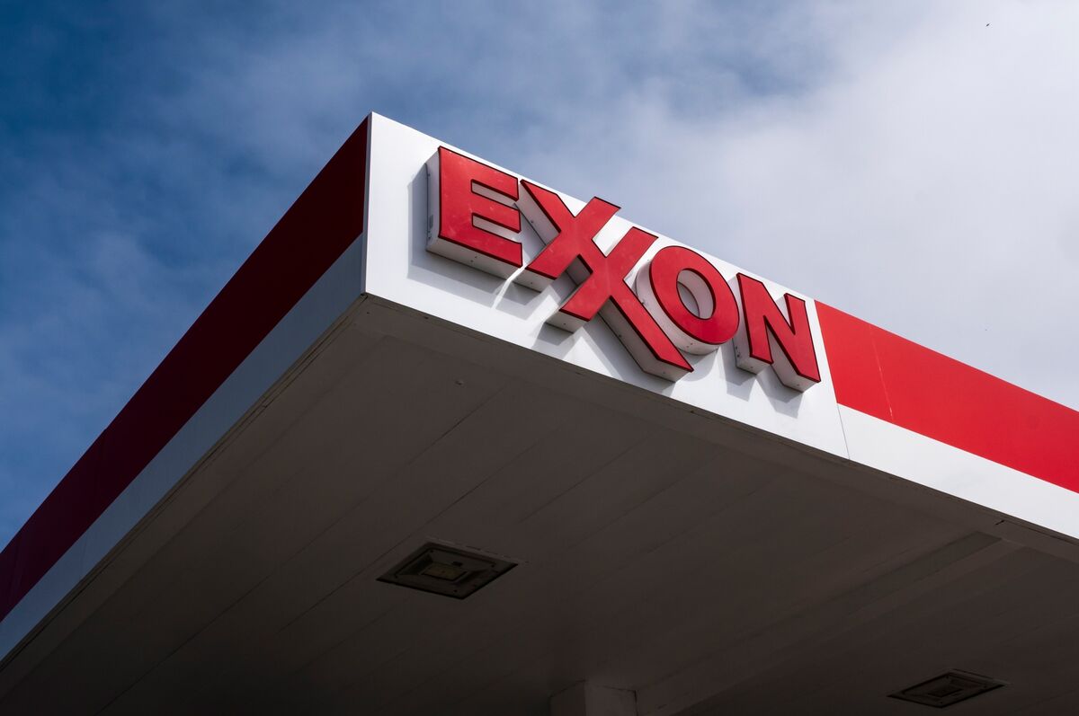 SEC Backs Exxon Plan to Allow Auto Votes For Retail Shareholders
