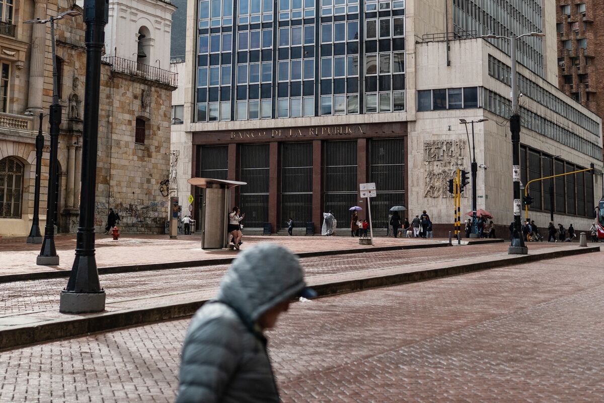 Colombia Holds Key Rate at 9.25% as Inflation Outlook Sours