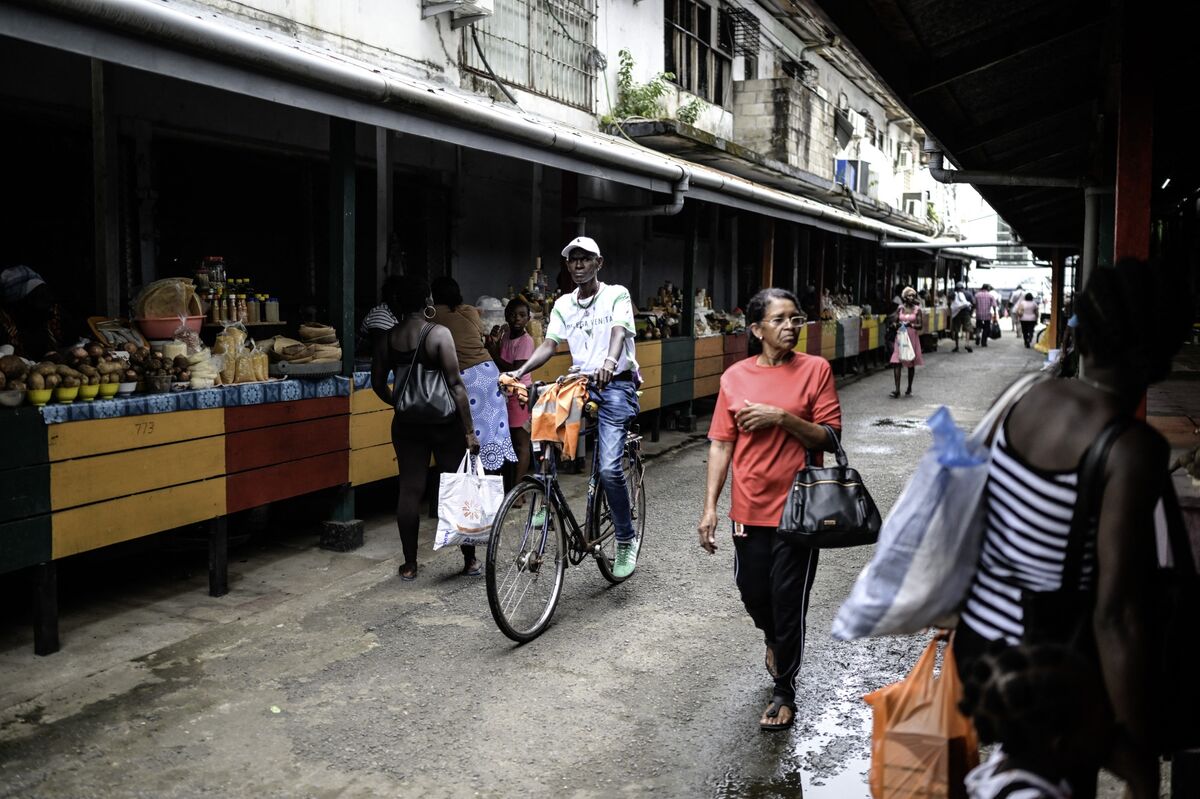 Suriname Selling $1.6 Billion in Debt Amid Hunt for Yield