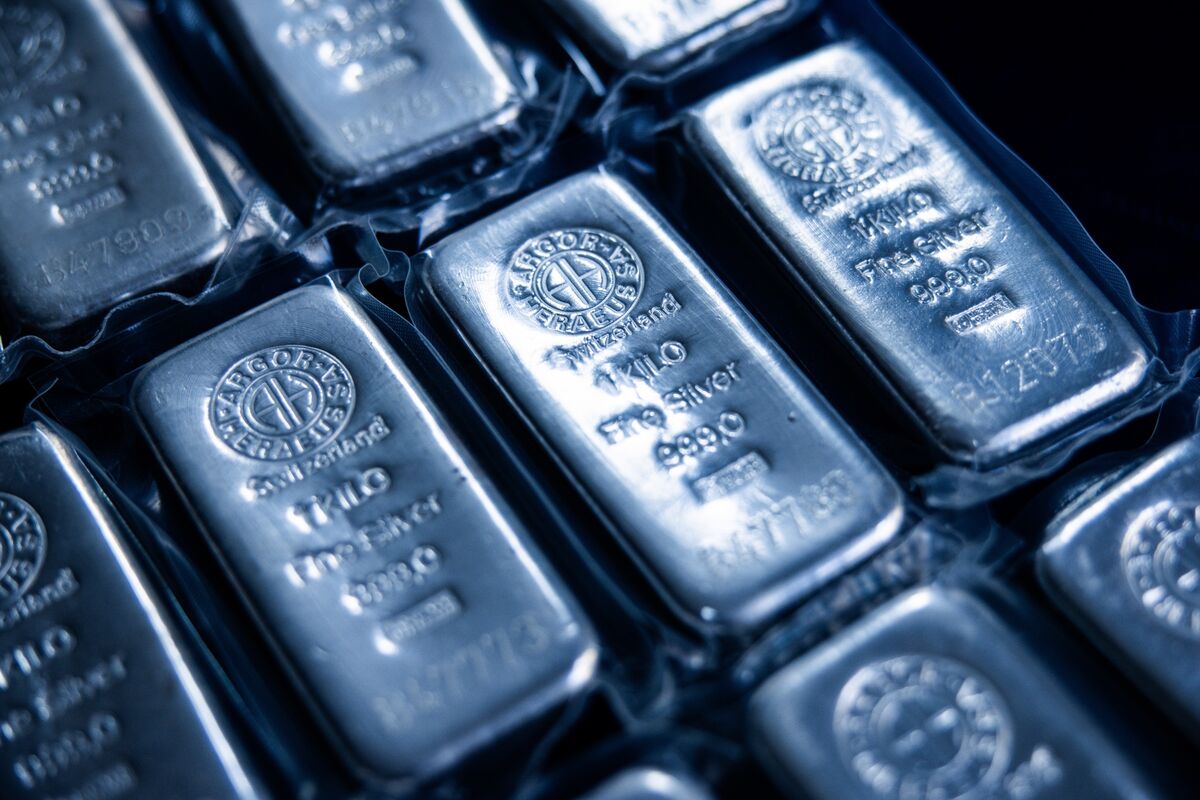 Silver Steady Near Record High on Rate-Cut Bets and Tight Supply